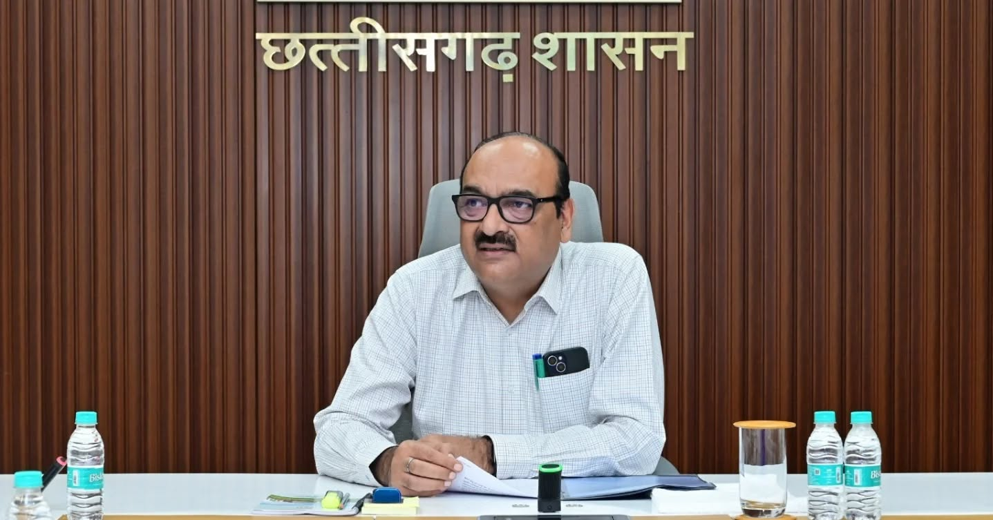 CG Chief Secretary reviews progress of all govt schemes